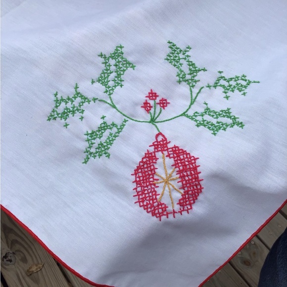 LARGE VINTAGE TABLECLOTH - Picture 5 of 10